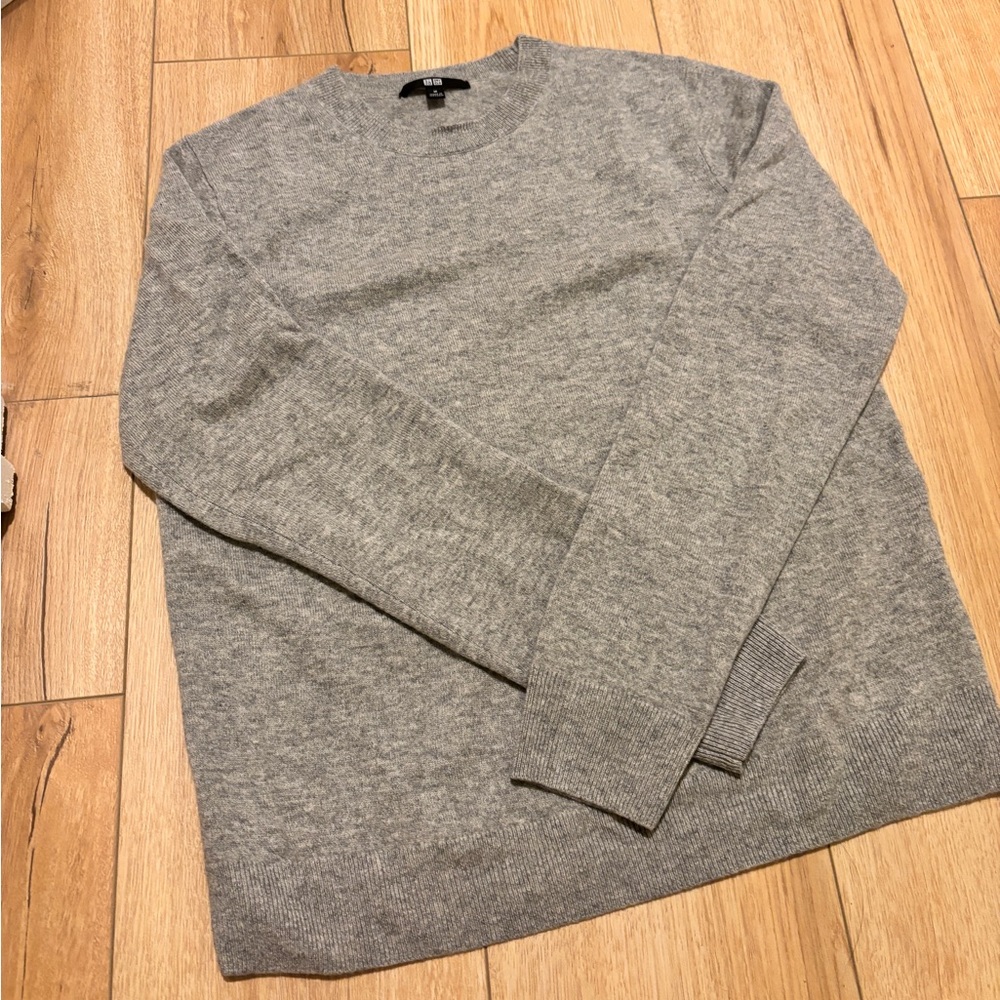 Uniqlo 100% cashmere Gray women’s Sweater